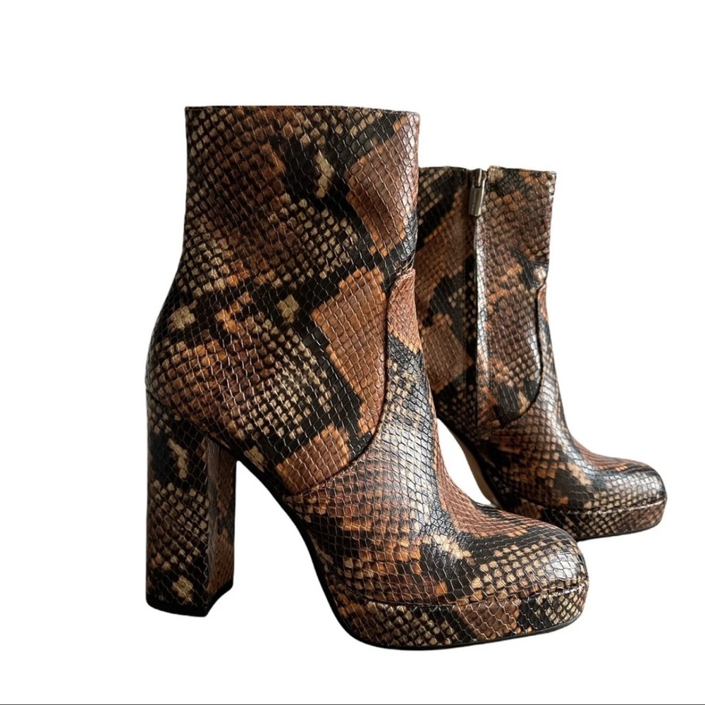 NEW Vince Camuto Jemeria Snake Print Platform Boots (Sz 7M )